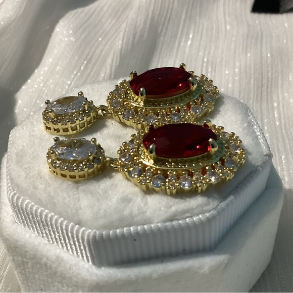 💄💋Luxurious Vintage Style Gold Diamond and Ruby Post back Stud Drop Earrings - Picture 12 of 16